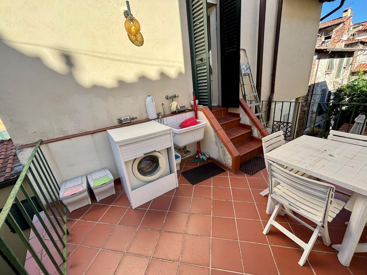 Bilocale arredato in affitto, Lucca centro storico