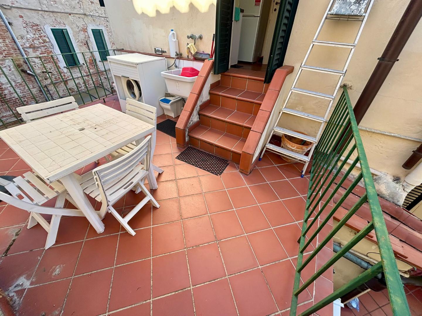 Bilocale arredato in affitto, Lucca centro storico