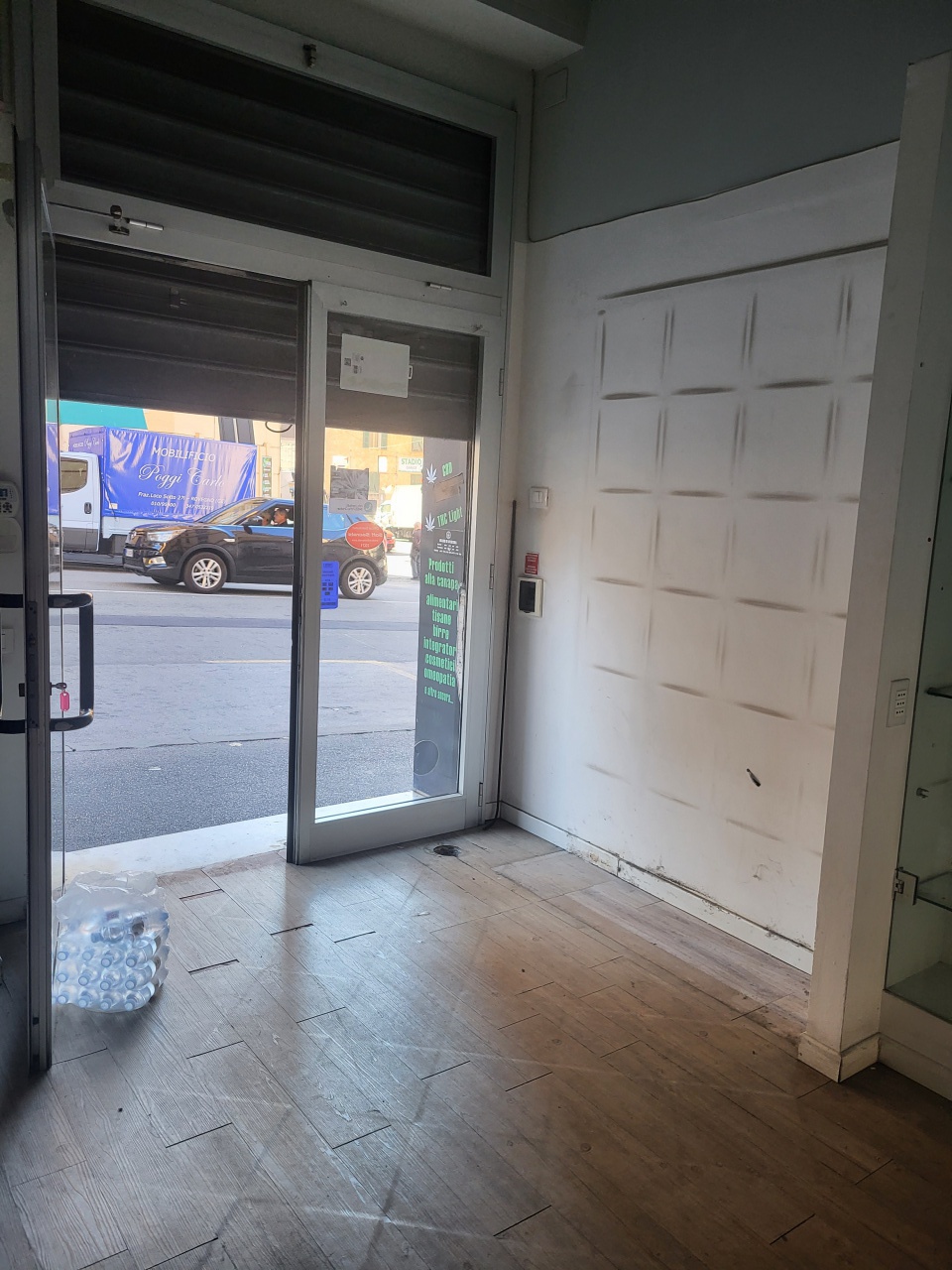 Negozio in affitto in via giuseppe bertuccioni, Genova