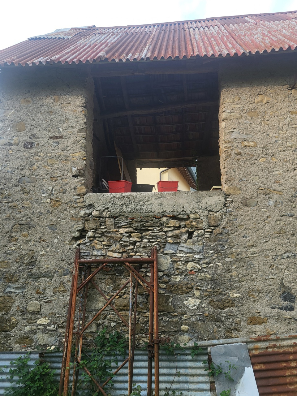 Rustico con giardino in via carpi, Montoggio