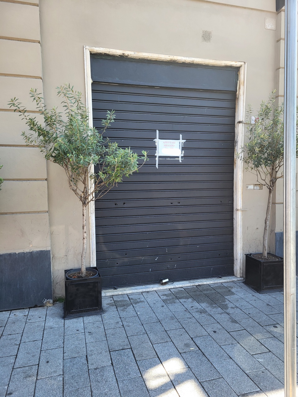 Negozio da ristrutturare in via antonio gramsci, Genova