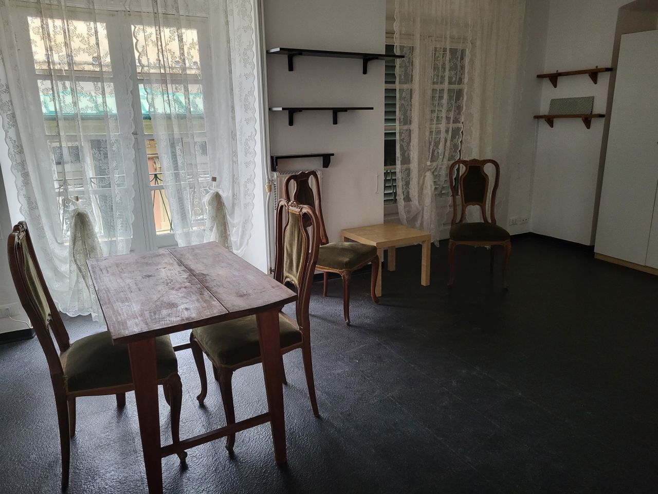 Quadrilocale arredato in affitto in via ponte reale, Genova