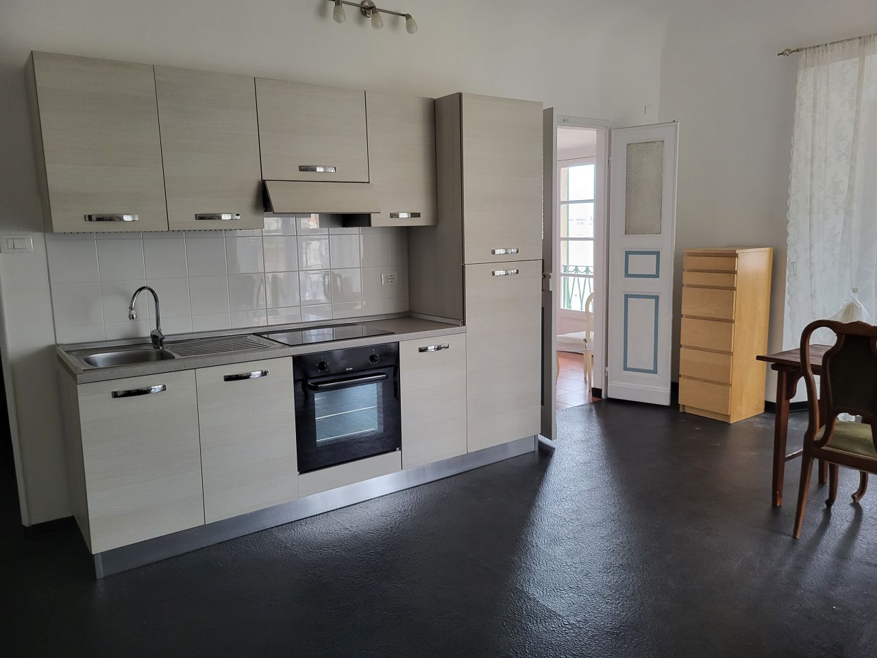 Quadrilocale arredato in affitto in via ponte reale, Genova