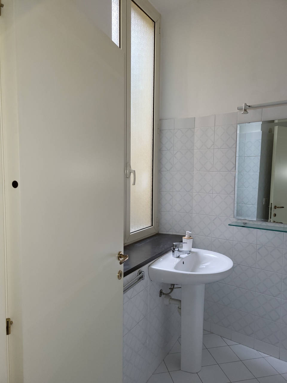 Quadrilocale arredato in affitto in via xxv aprile, Genova