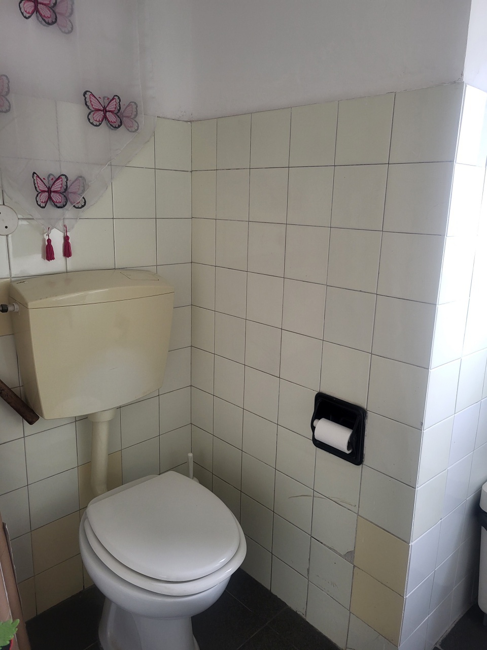 Ufficio ristrutturato in via al ponte reale, Genova