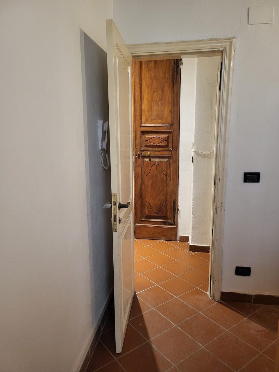 Trilocale arredato in affitto in via san bernardo, Genova