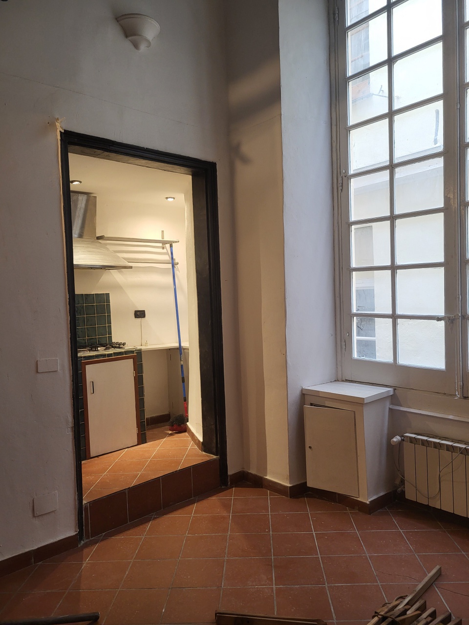 Trilocale arredato in affitto in via san bernardo, Genova