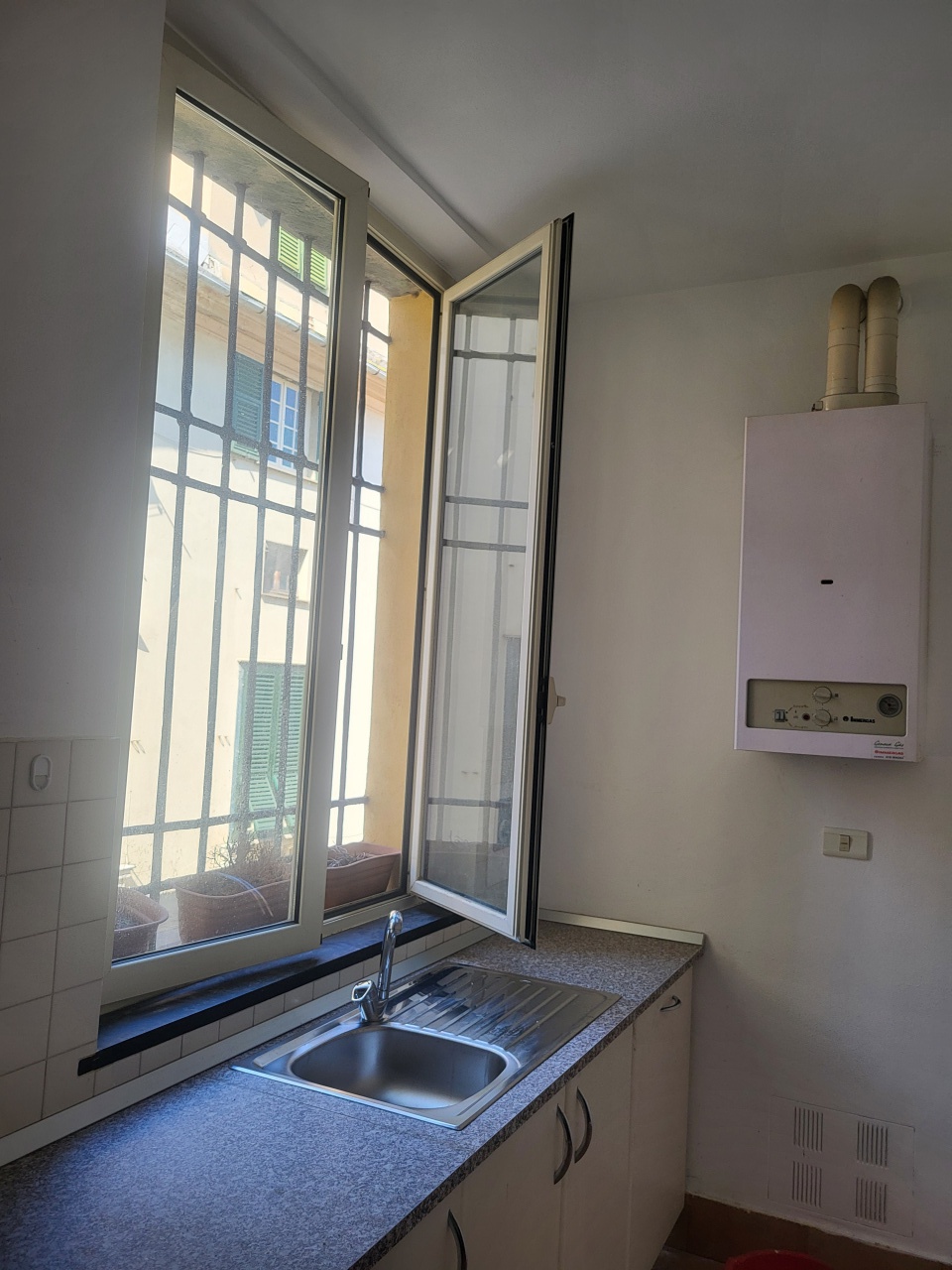 Appartamento arredato in affitto in via xxv aprile, Genova