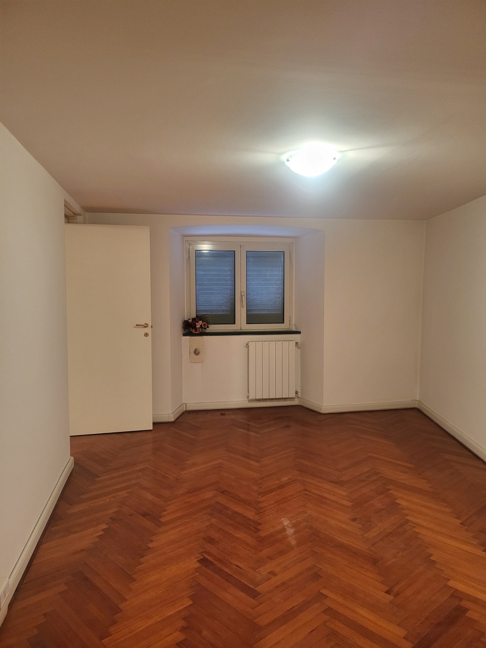 Ufficio ristrutturato in via xxv aprile, Genova