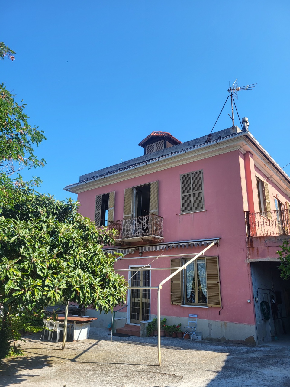 Casa indipendente arredata in affitto in via camaldoli, Genova