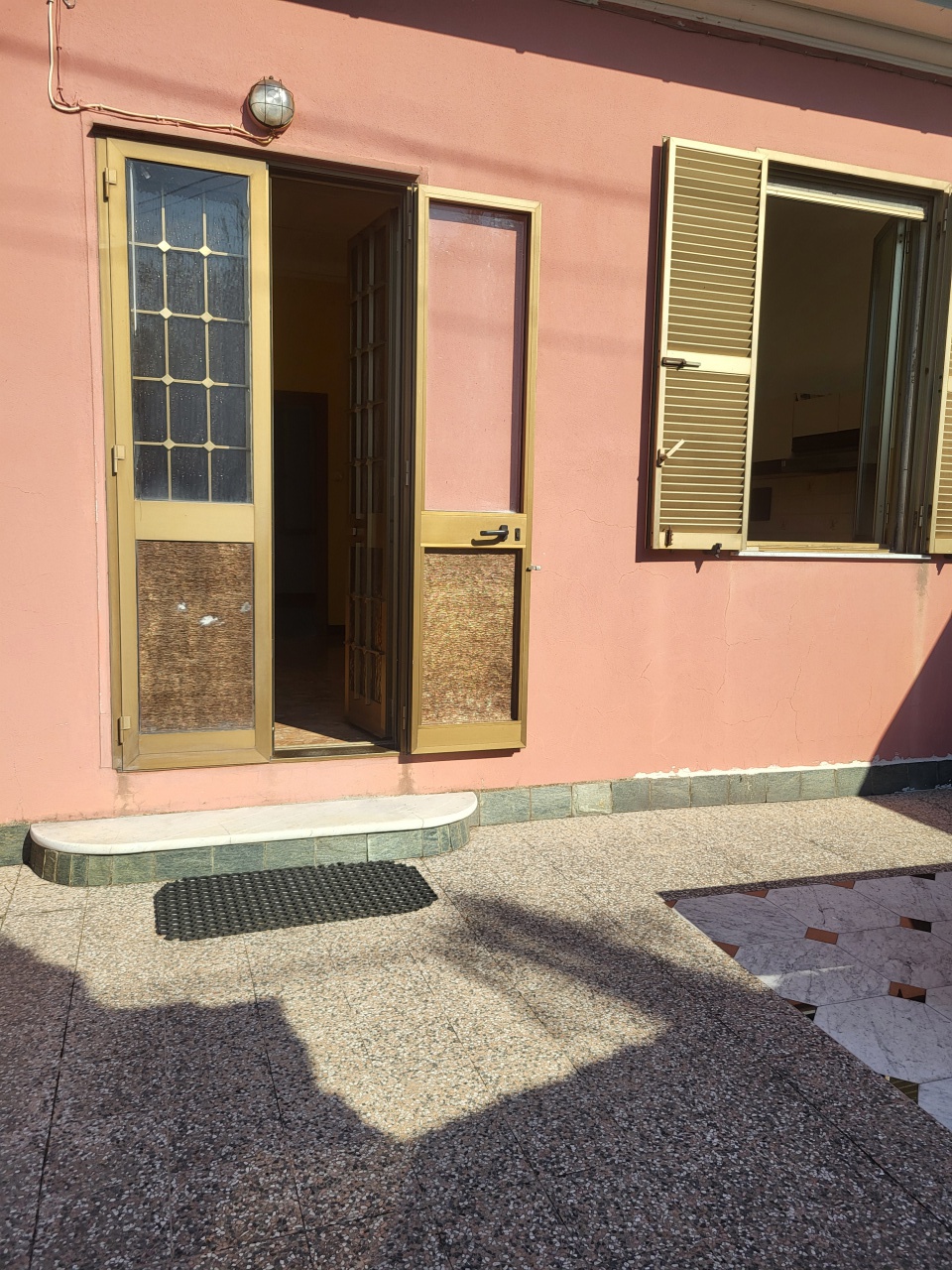 Casa indipendente arredata in affitto in via camaldoli, Genova