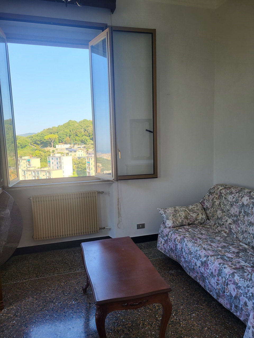 Casa indipendente arredata in affitto in via camaldoli, Genova
