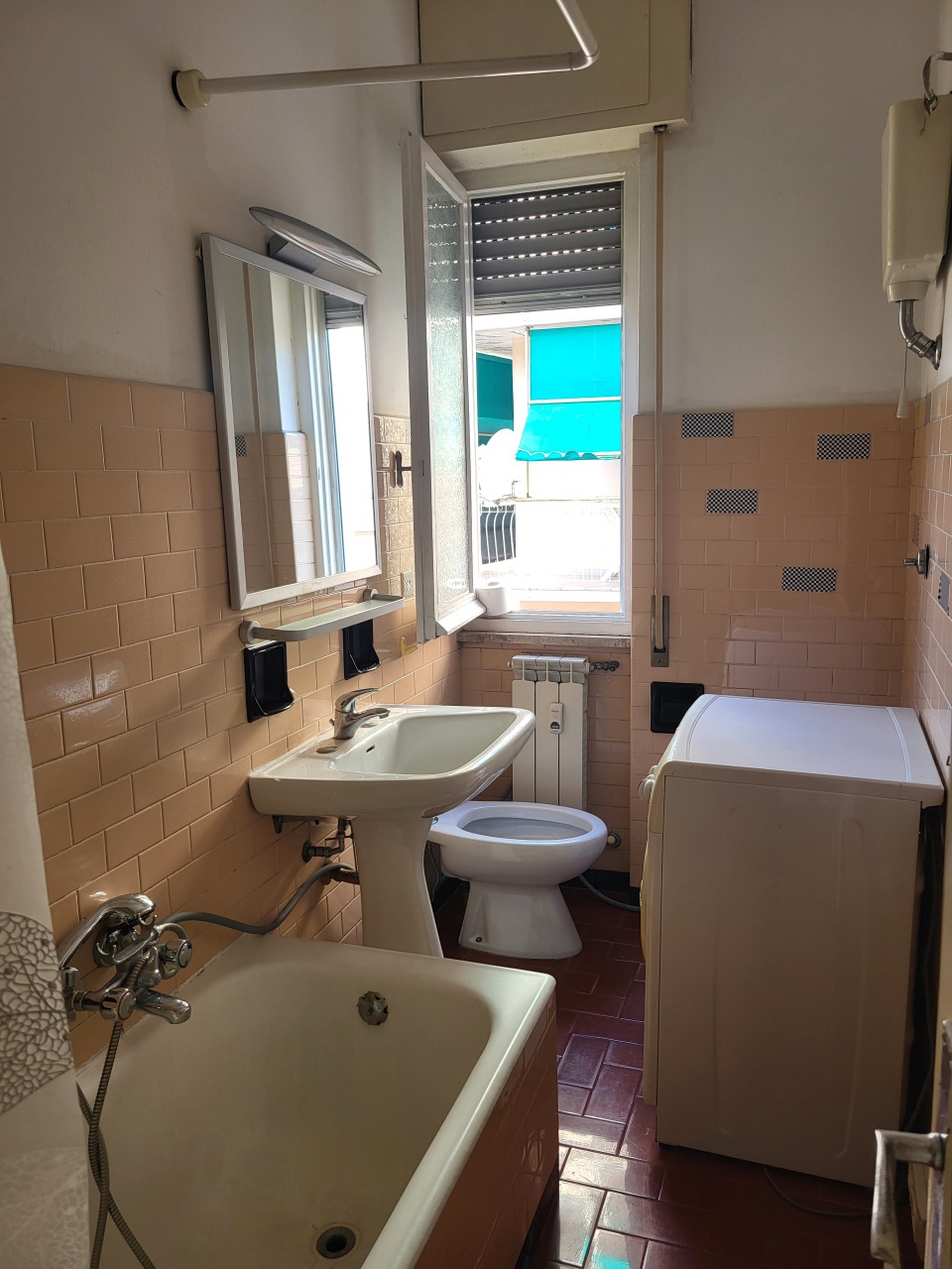Quadrilocale arredato in affitto in via luigi arpinati, Rapallo