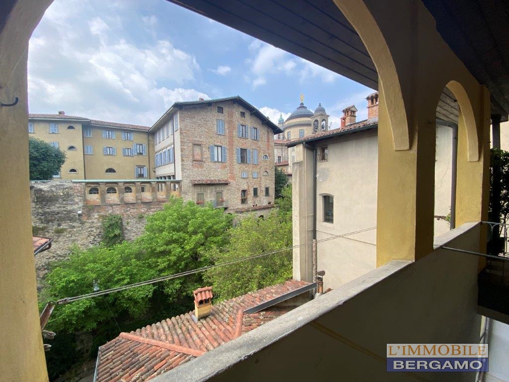 Trilocale arredato in affitto in via gombito, Bergamo