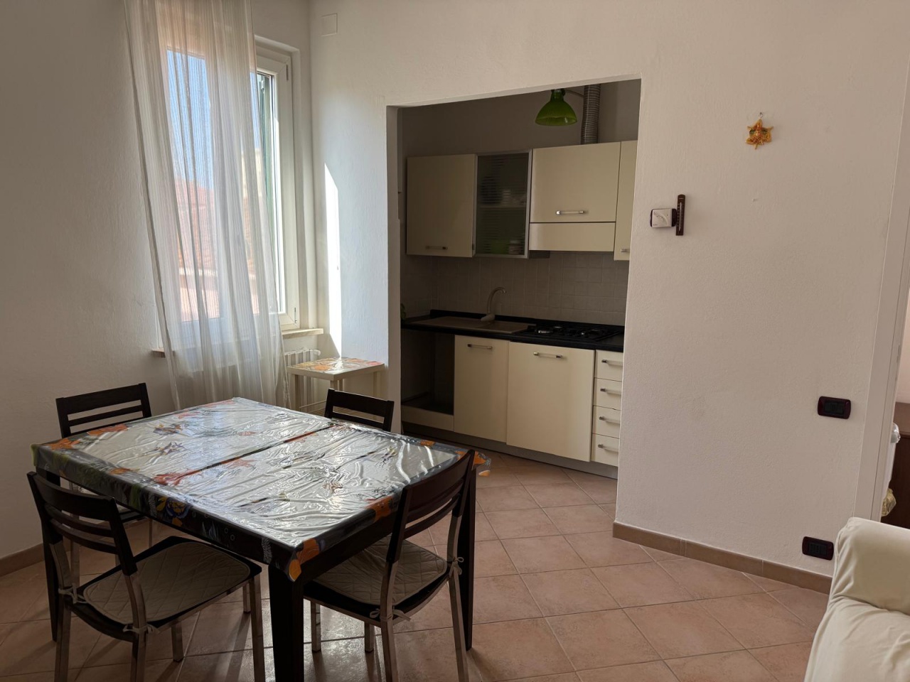 Trilocale con terrazzo in via pisa, Follonica