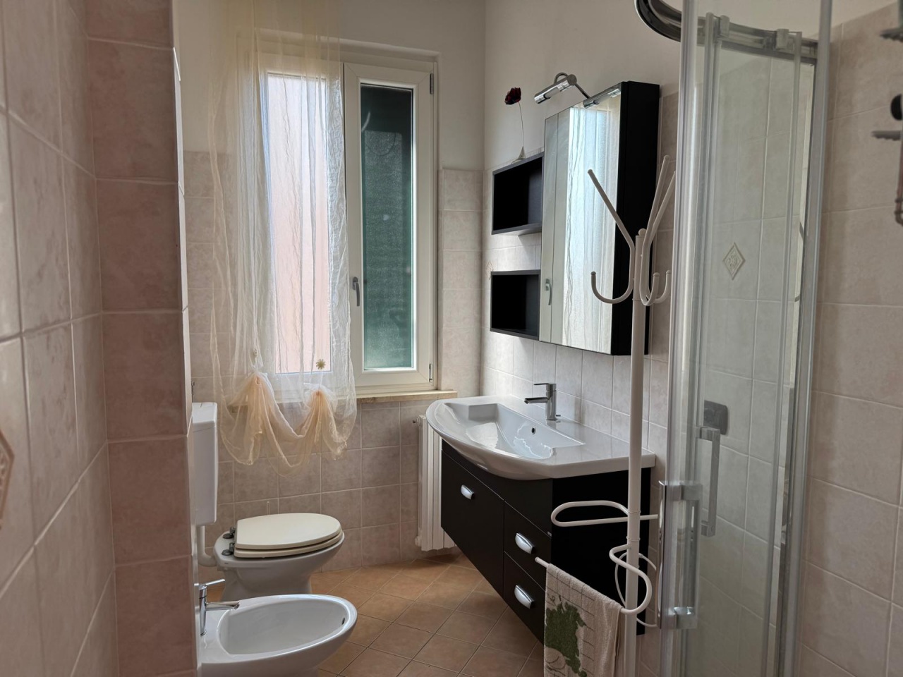 Trilocale con terrazzo in via pisa, Follonica