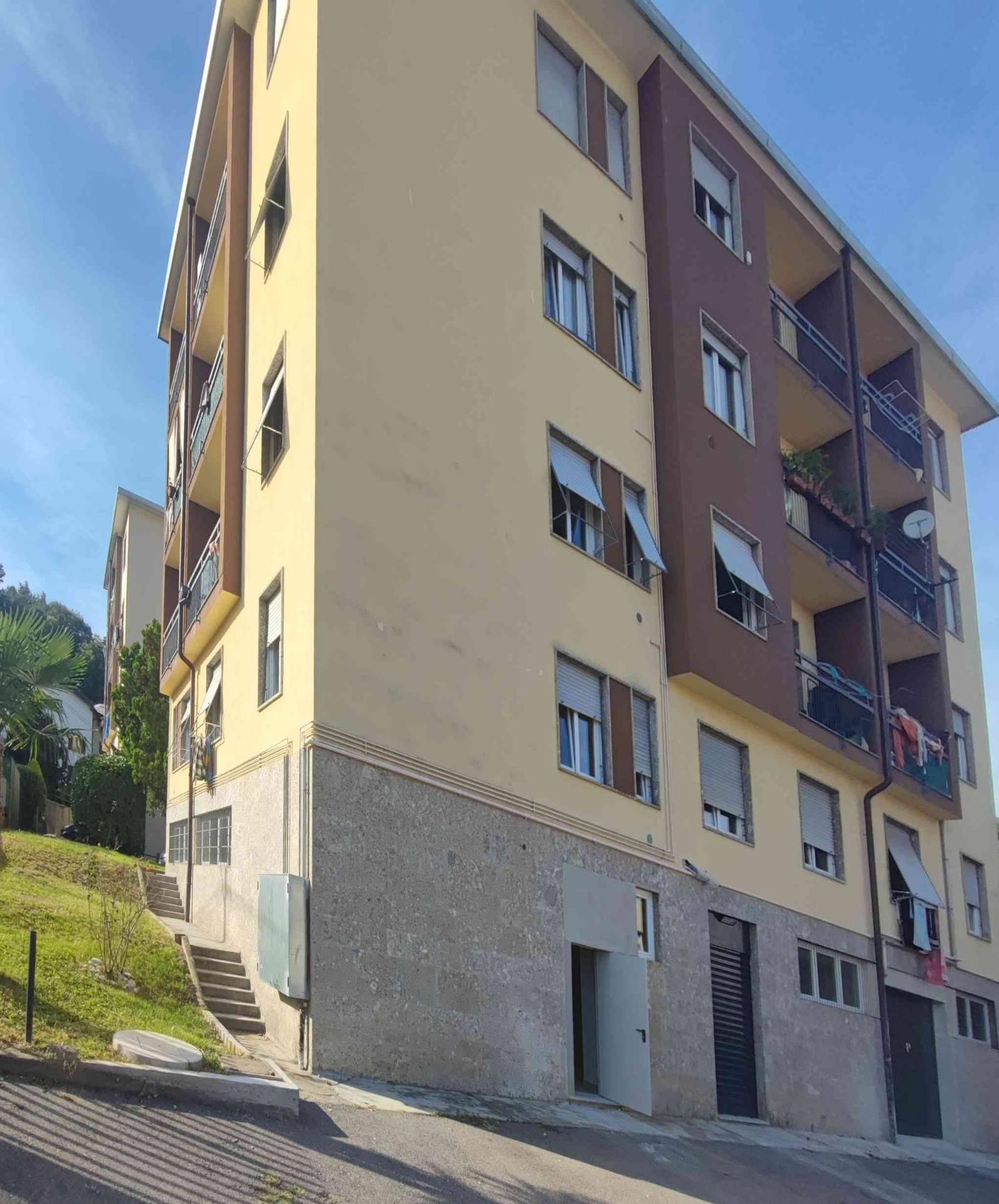 Deposito in affitto a Montano Lucino