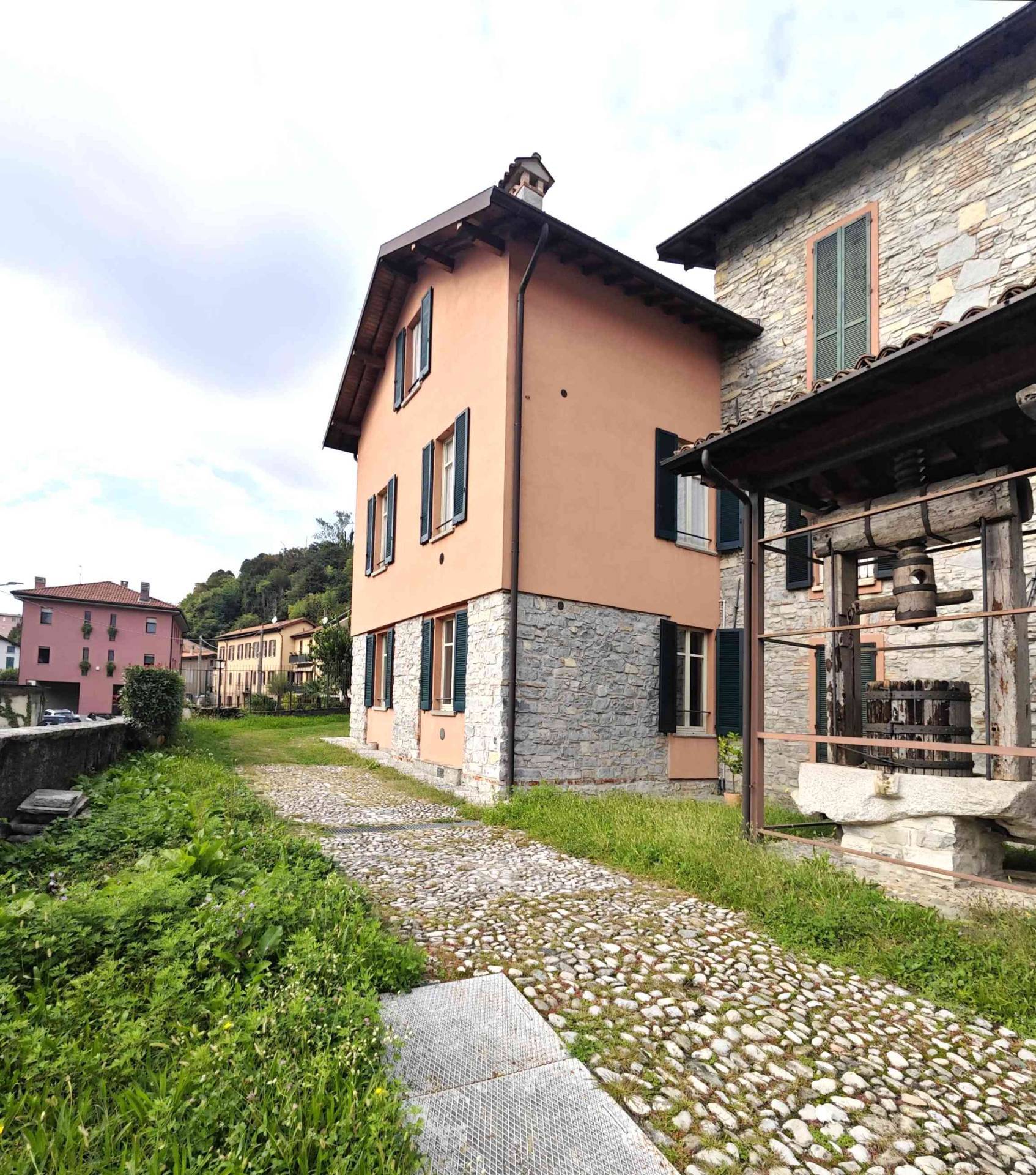 trilocale in affitto a Maslianico