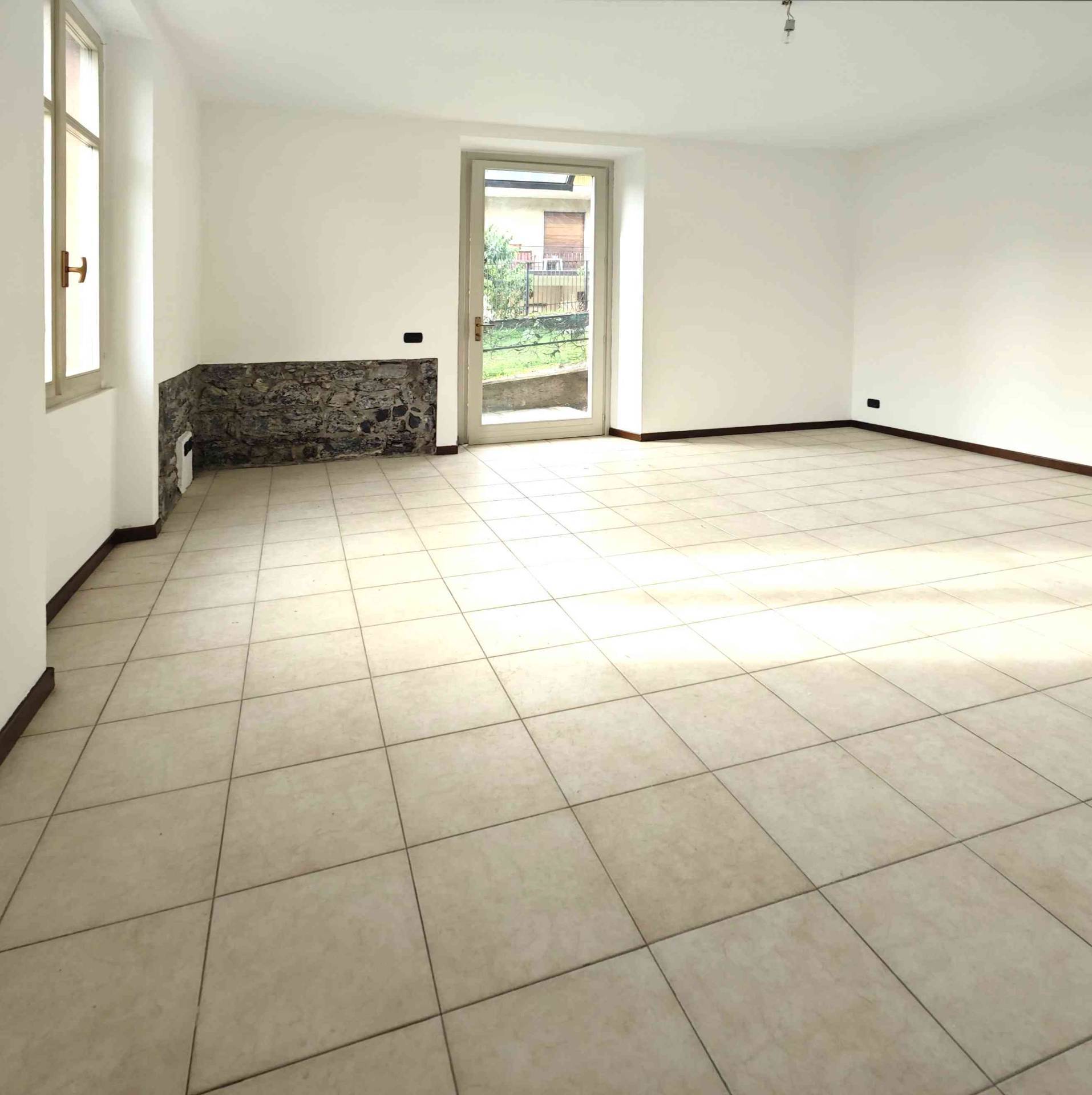 trilocale in affitto a Maslianico