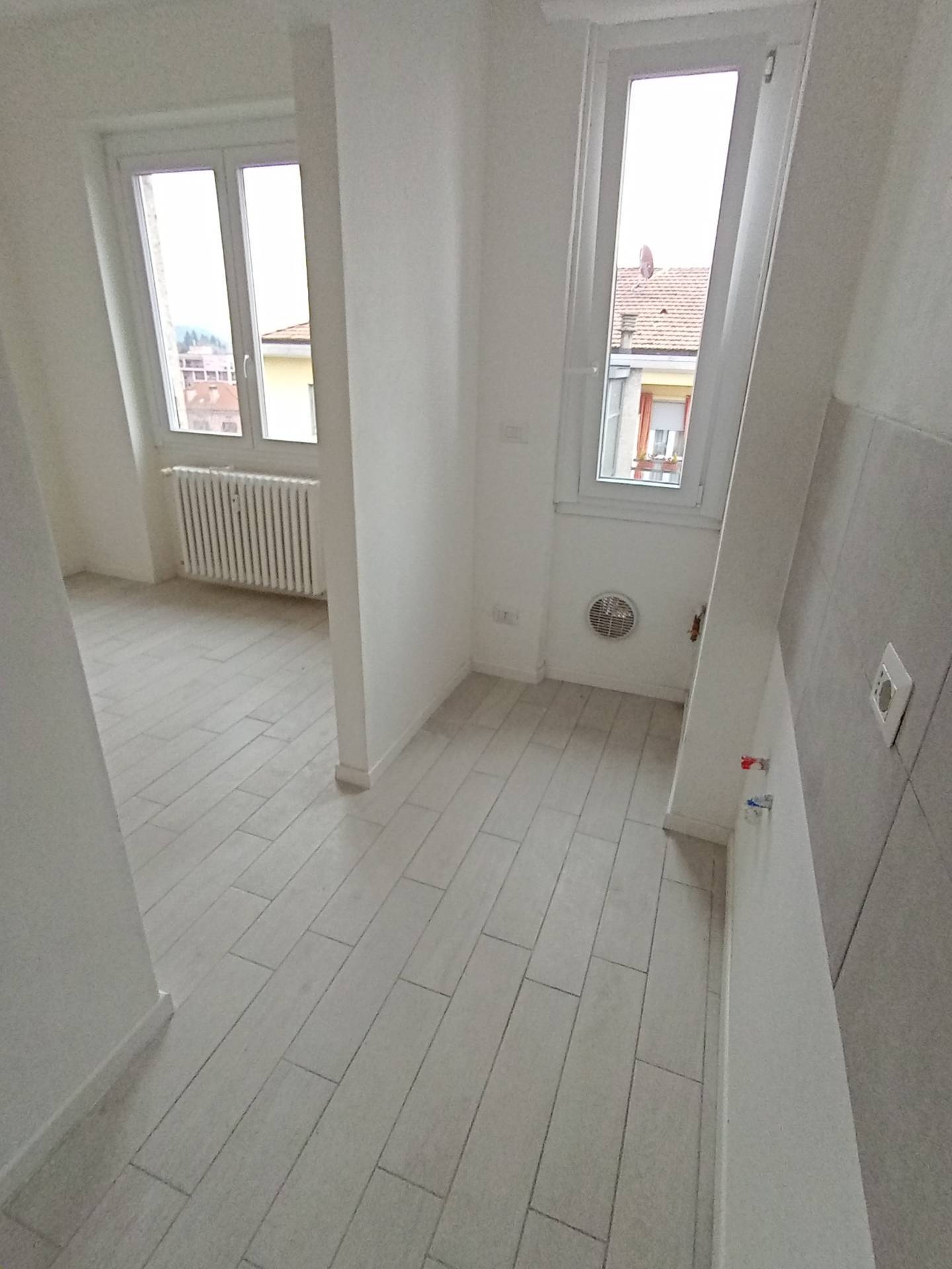 stanza in affitto a Montano Lucino
