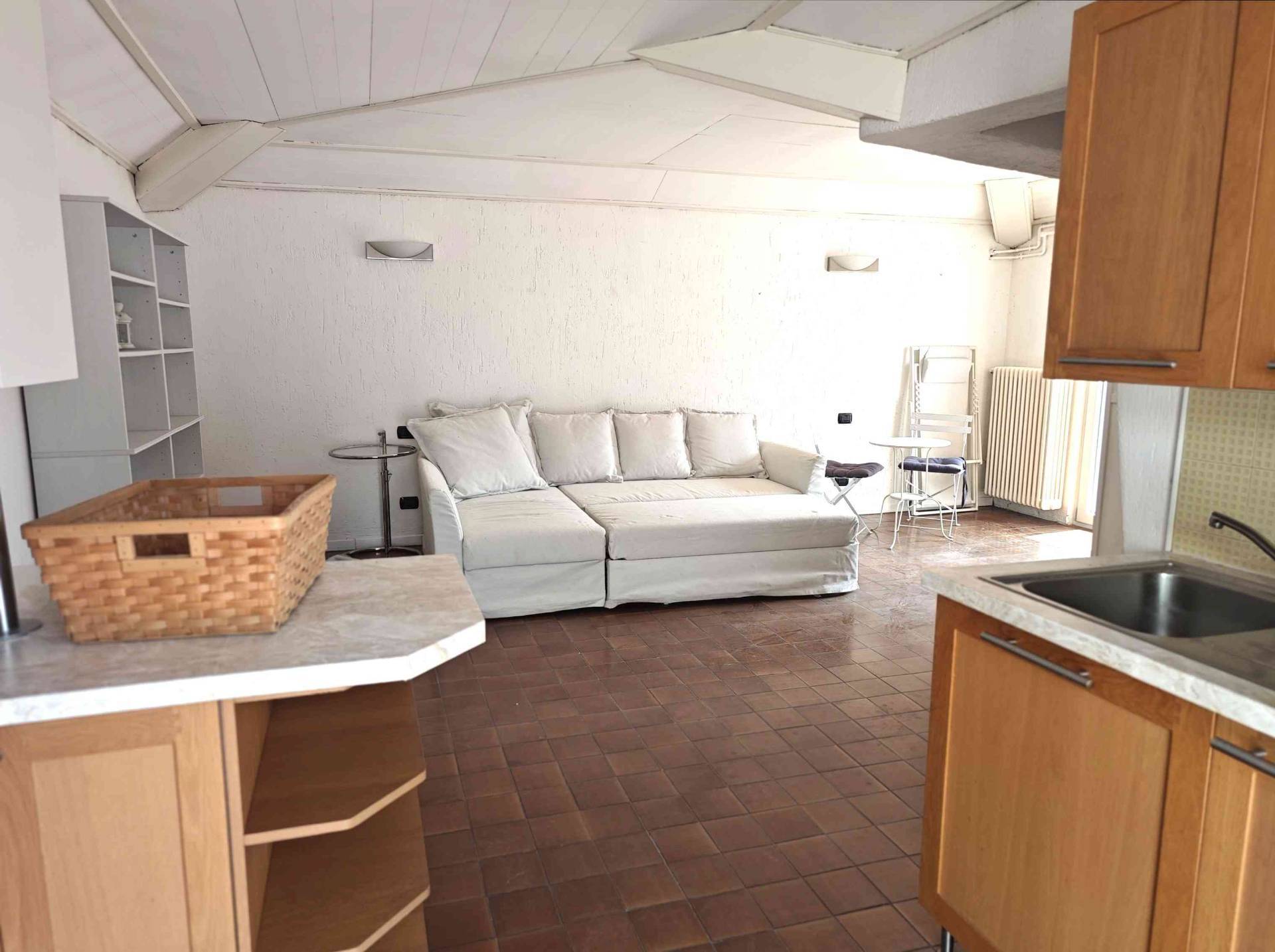 monolocale in affitto a Carate Urio