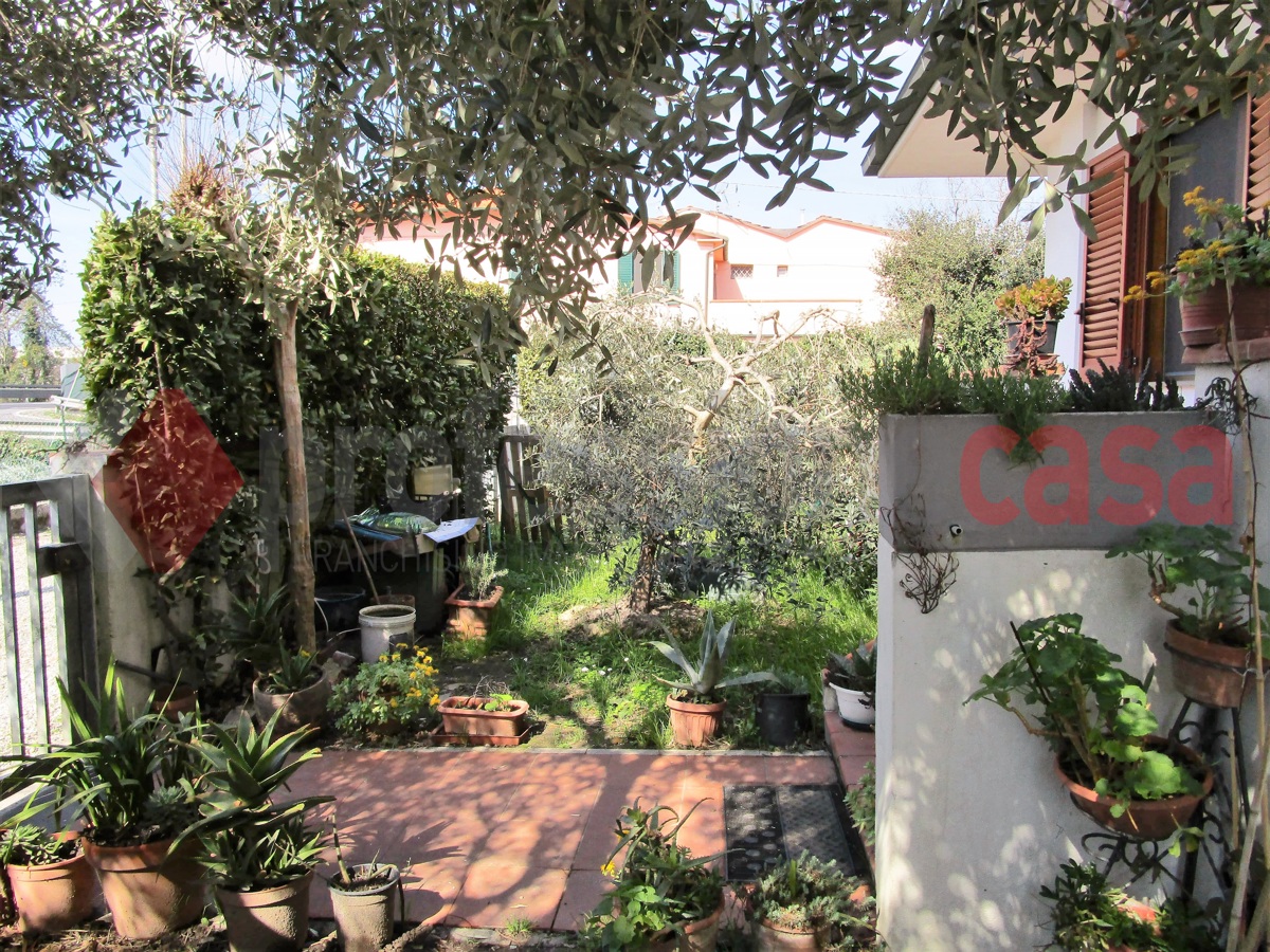 Villa con giardino a San Giuliano Terme