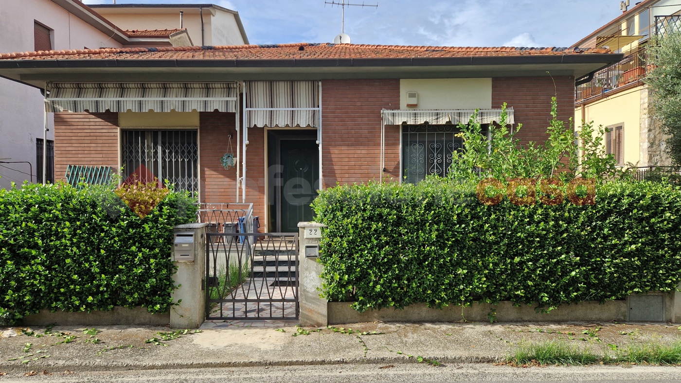 Villa con box doppio a Pisa