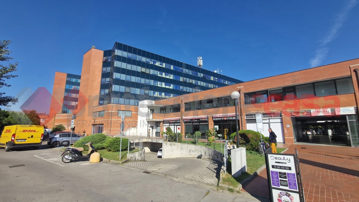 Ufficio con box a Pisa