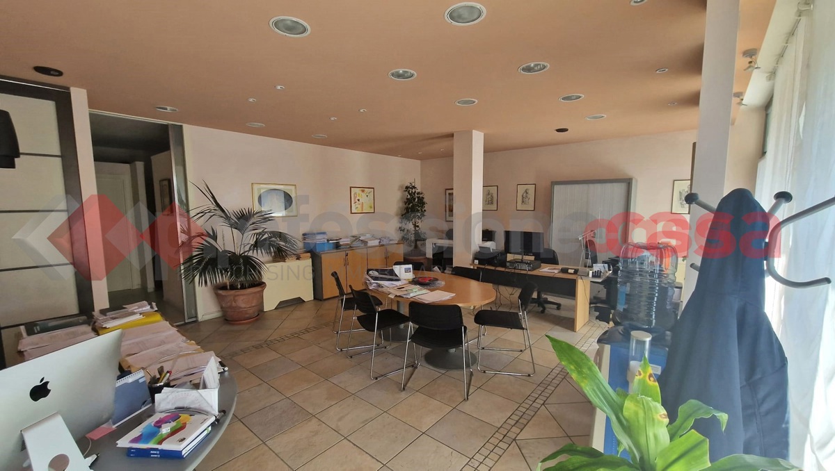 Ufficio con box a Pisa