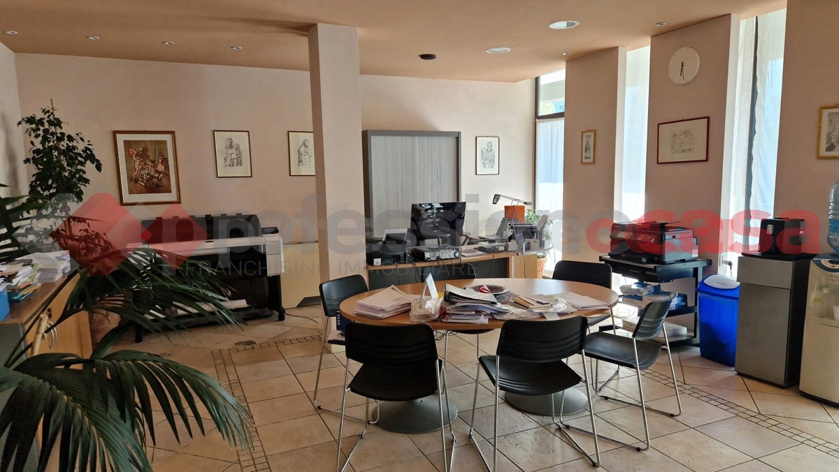 Ufficio con box a Pisa