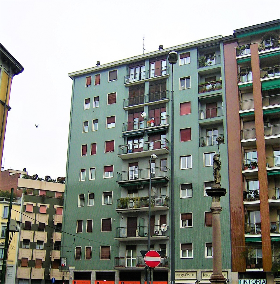 Trilocale ristrutturato in via vittoria colonna, Milano
