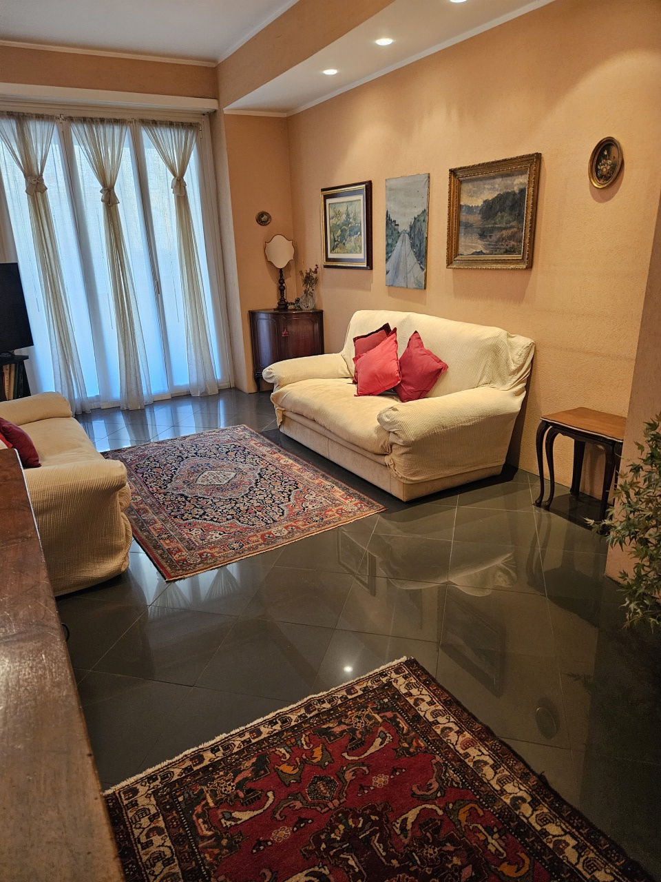 Trilocale con box a Milano