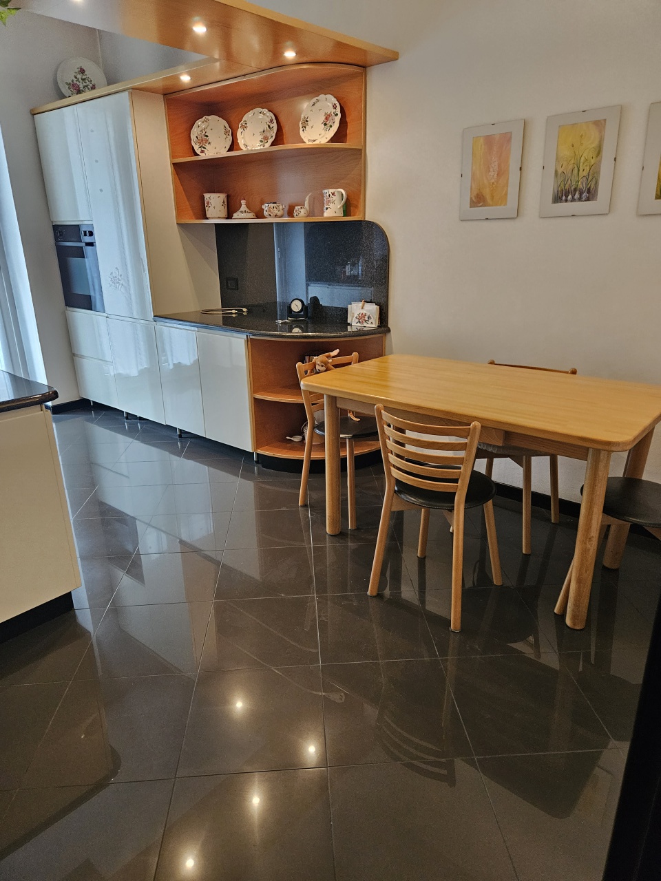 Trilocale con box a Milano