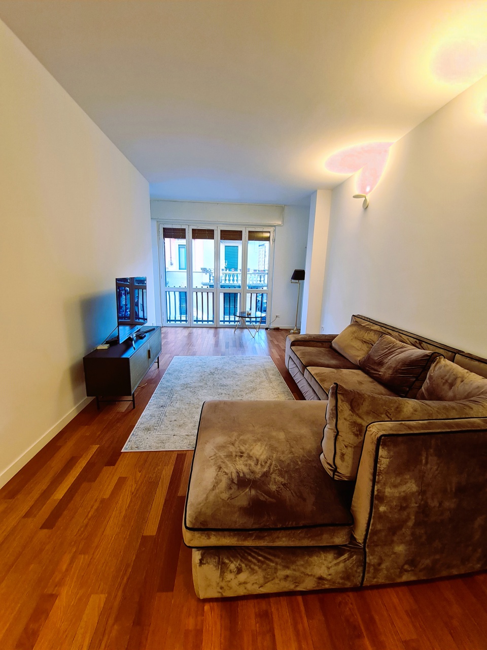 Trilocale ristrutturato in via romolo gessi, Milano