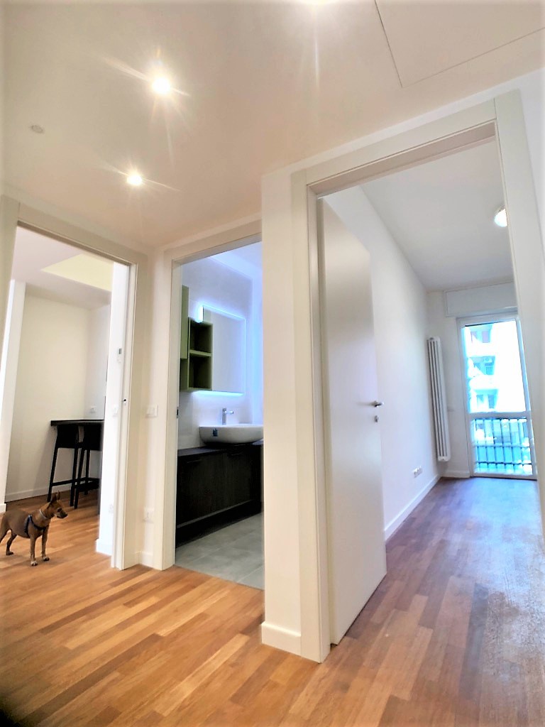 Trilocale ristrutturato in via romolo gessi, Milano