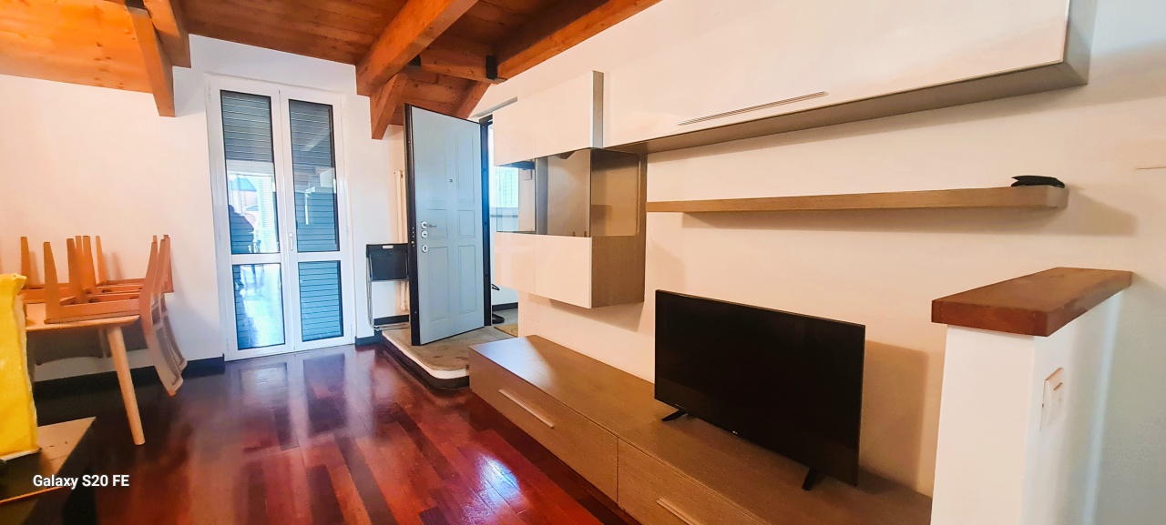 Attico arredato in affitto in via principe eugenio, Milano