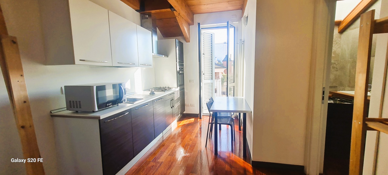 Attico arredato in affitto in via principe eugenio, Milano