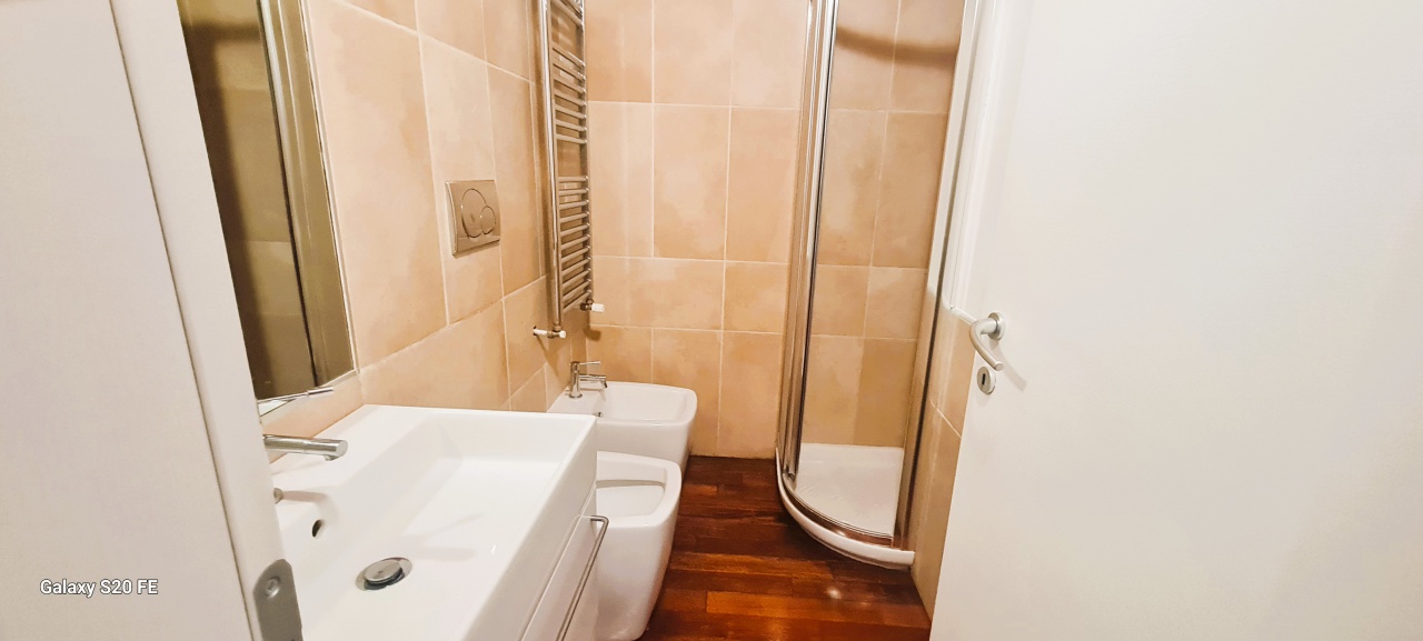 Attico arredato in affitto in via principe eugenio, Milano