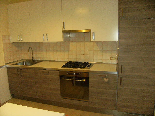 Trilocale in vendita in via cicco simonetta, Milano