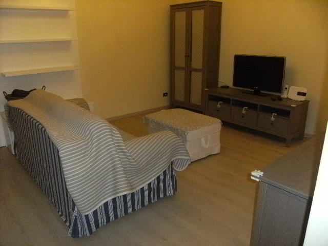 Trilocale in vendita in via cicco simonetta, Milano