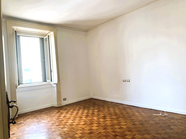 Quadrilocale ristrutturato in corso buenos aires, Milano