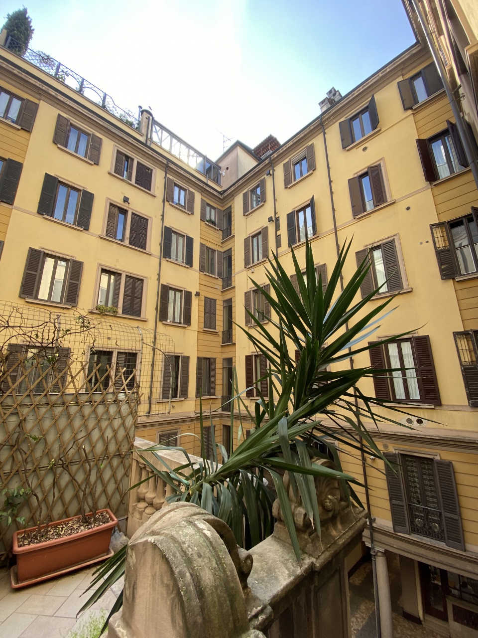Trilocale con terrazzo in via panfilo castaldi, Milano