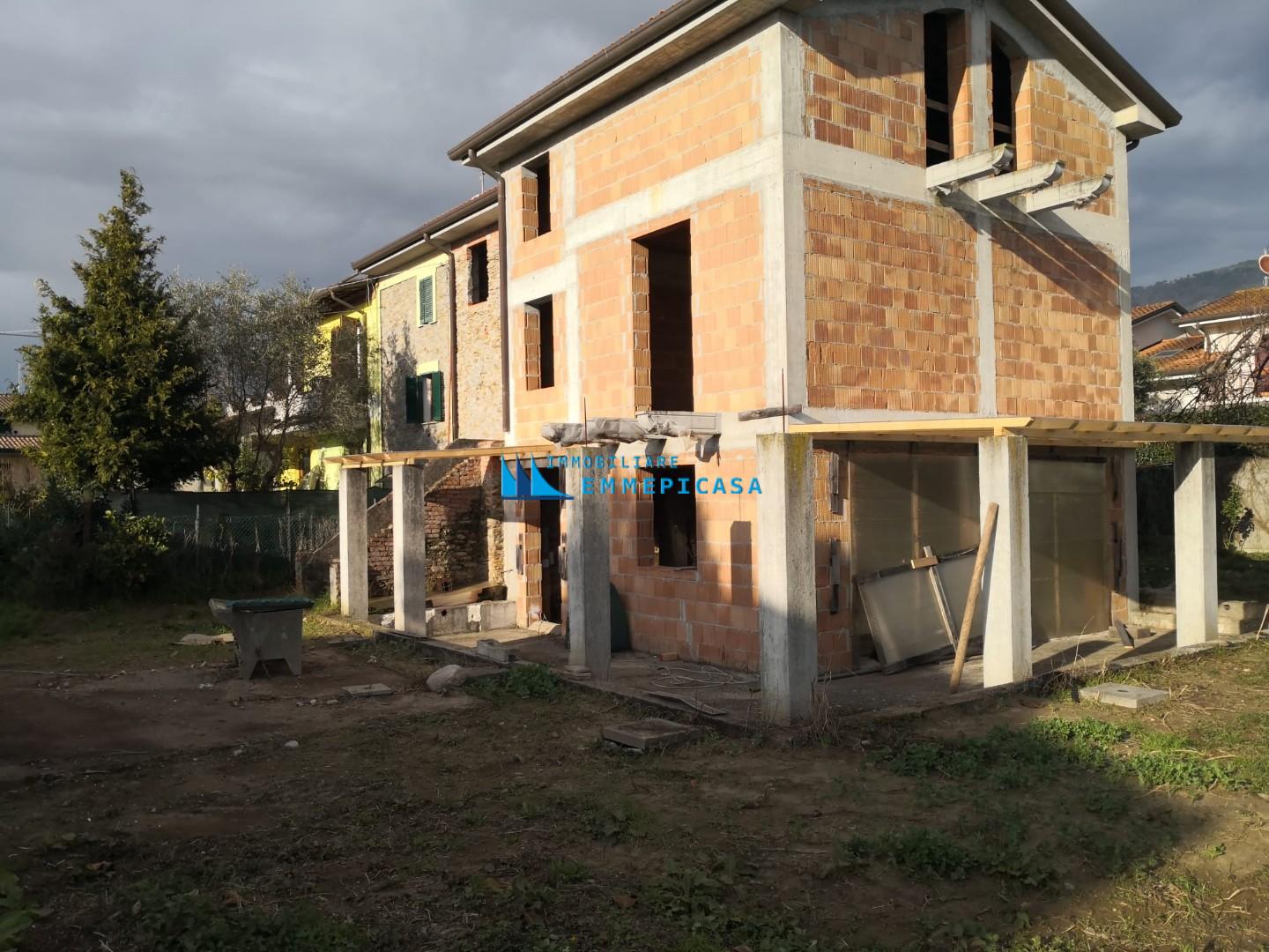 Villa con giardino, Montignoso cervaiolo