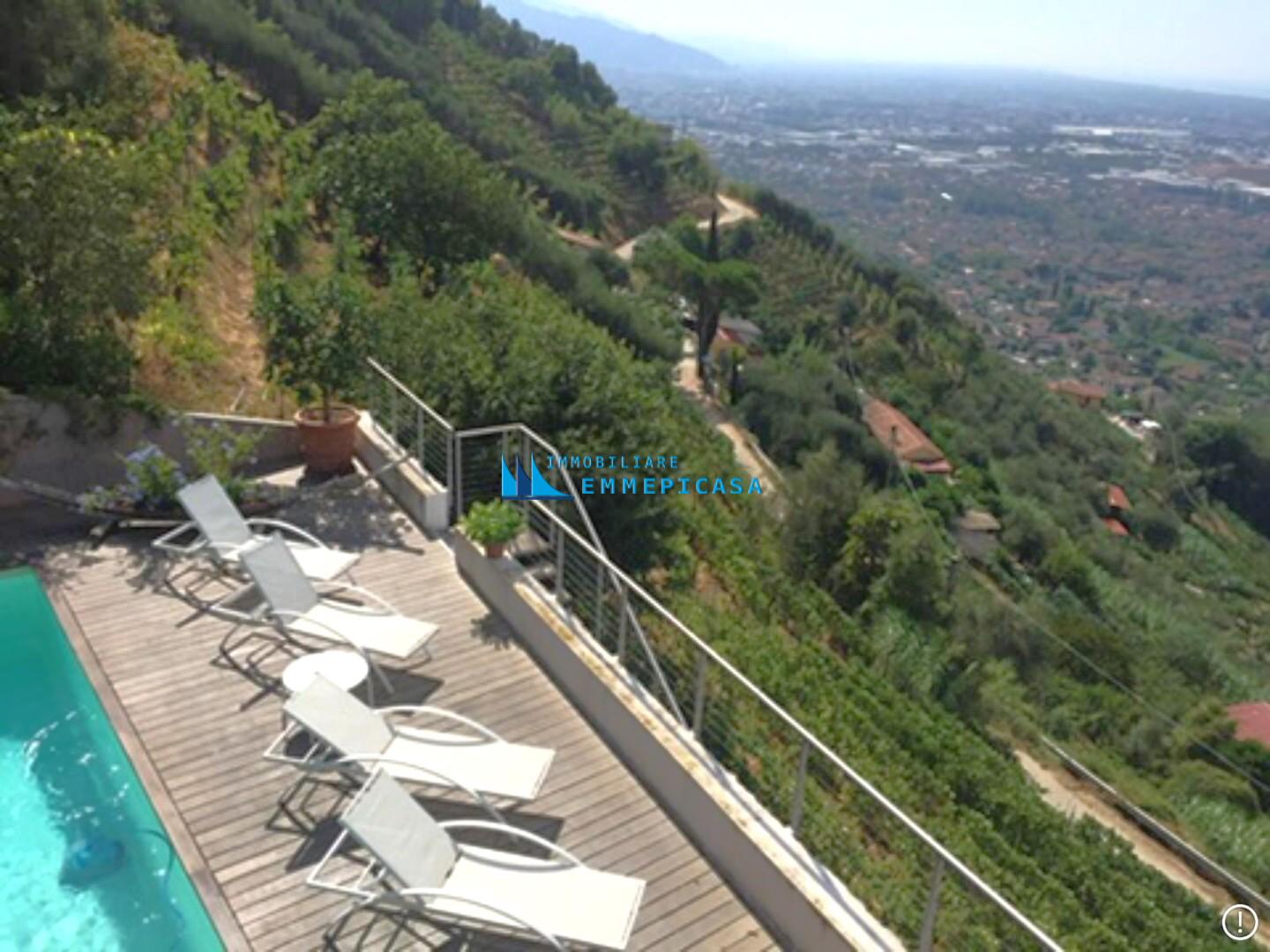 Villa con giardino, Massa romagnano