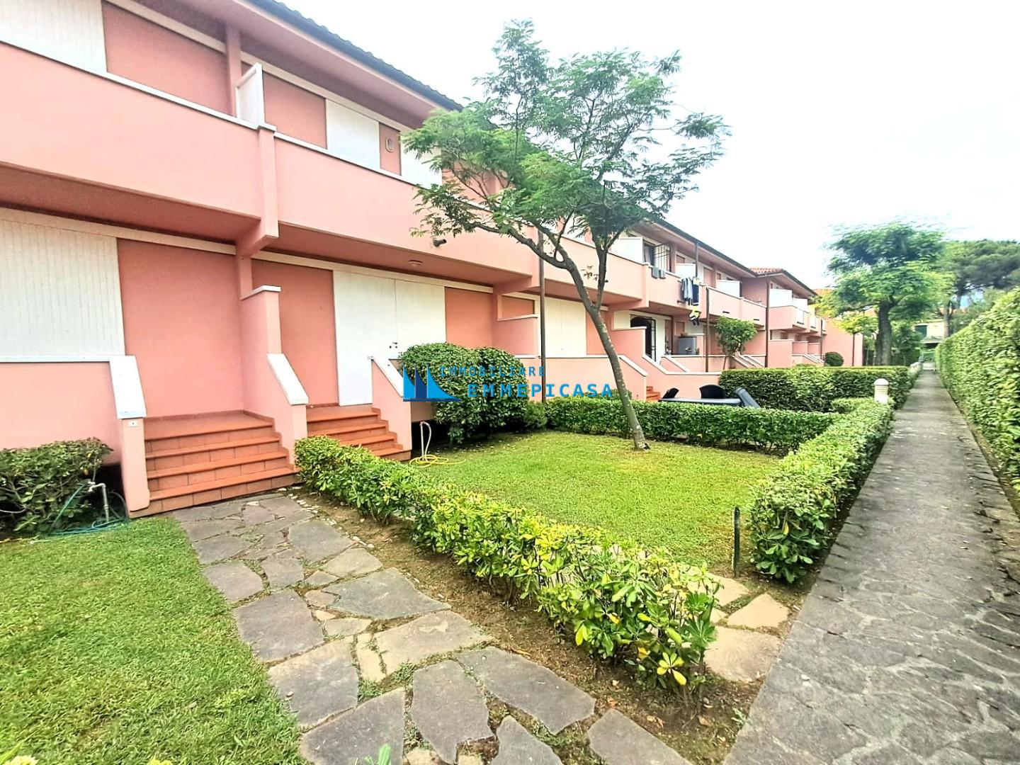 Villa in vendita, Massa ronchi