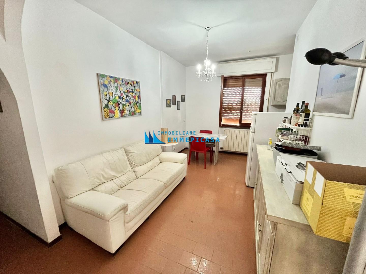 Trilocale con terrazzo, Montignoso cinquale