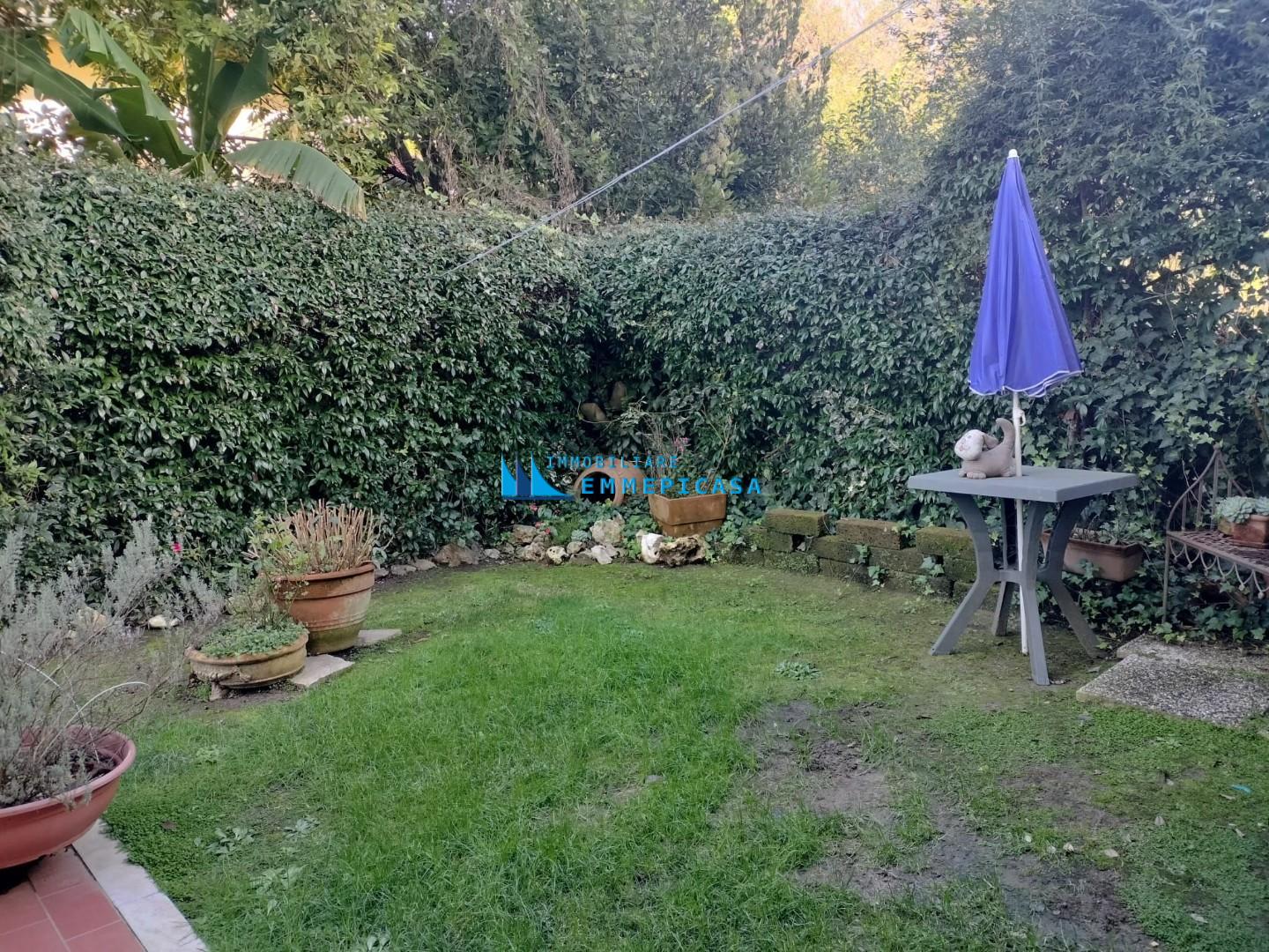 Quadrilocale con giardino, Montignoso renella