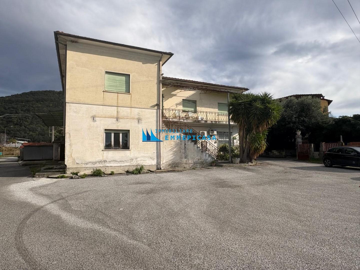 Stabile/Palazzo con giardino, Montignoso cervaiolo