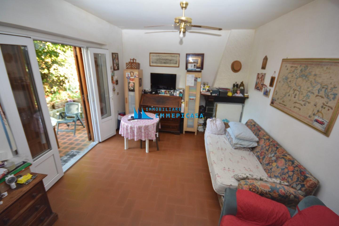 Villa Quadrifamiliari con giardino, Massa poveromo