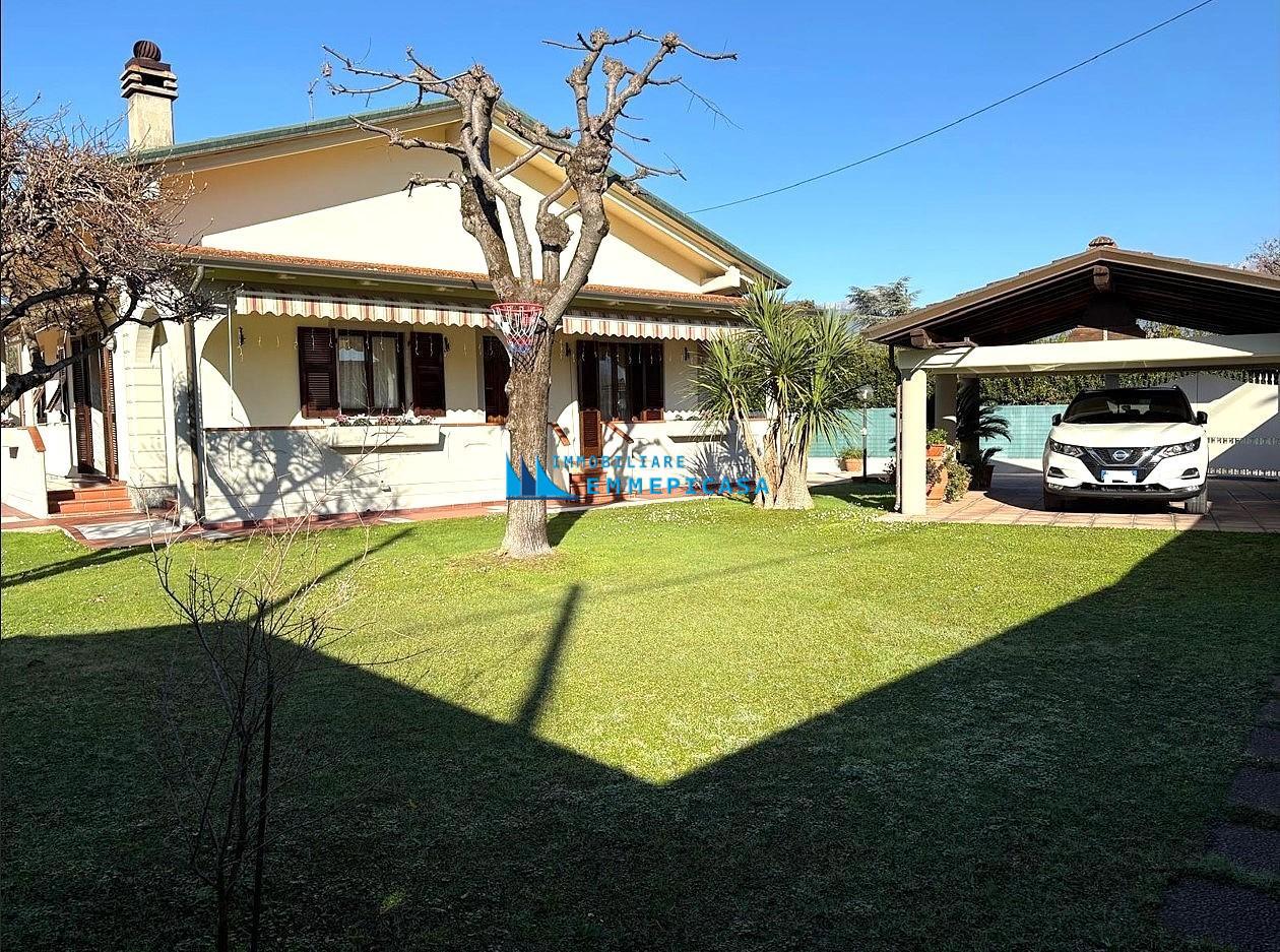 Villa Bifamiliare con giardino, Massa poveromo